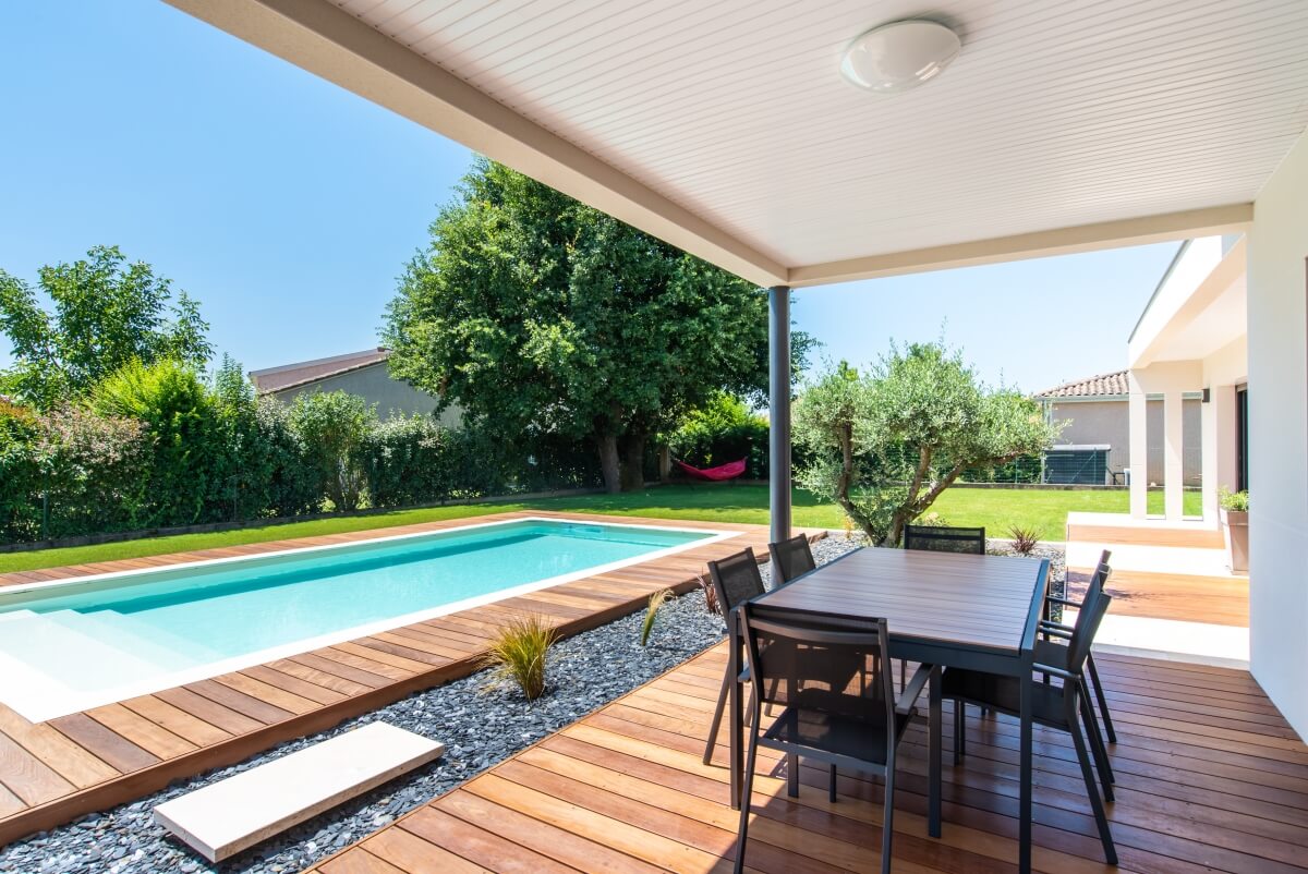 Maison contemporaine toulouse - terrasse couverte et extérieur