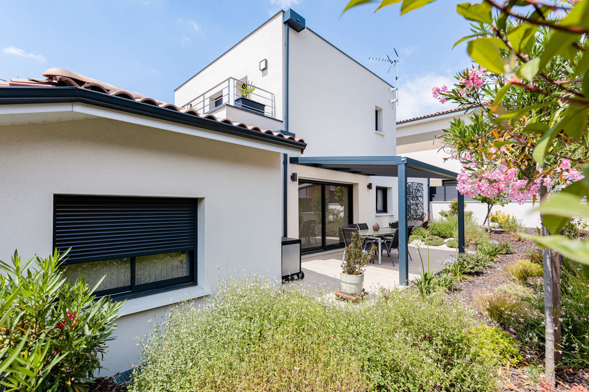 maison contemporaine, constructeur maison toulouse, pergola